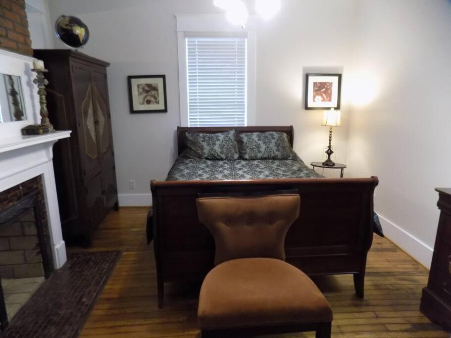 Captain's Quarters East Nashville, Tn *